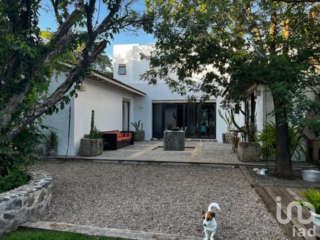 Increíble casa en venta en Vista Real con amplio jardín