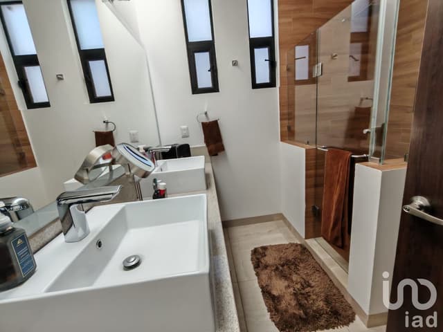 Venta de amplia casa en Hacienda Carlota, Corregidora, Querétaro