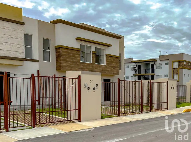 Casa en VENTA - 2 recámaras, ubicada en vialidad - Fraccionamiento PRIVADO
