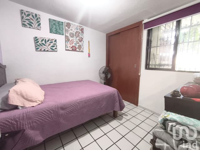 Casa en VENTA en Fraccionamiento Industrias muy cerca de Plaza Sendero