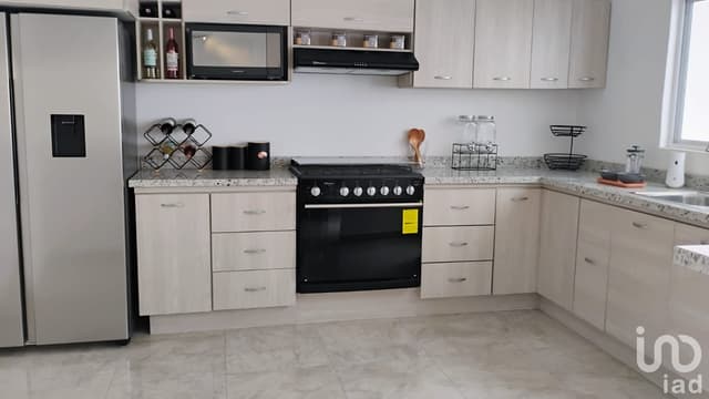 VENTA DE CASA NUEVA ATRÁS DE PLAZA SAN DIEGO Y A TRES MINUTOS DE PERIFÉRICO