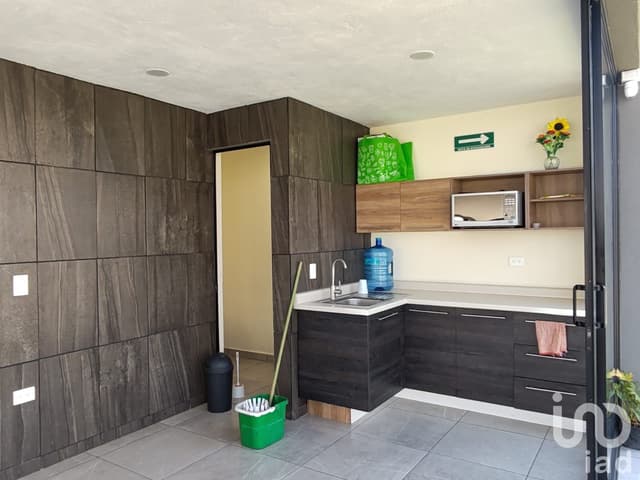 CASA EN VENTA CON AMPLIO JARDIN INTERIOR EN SAN FRANCISCO OCOTLÁN