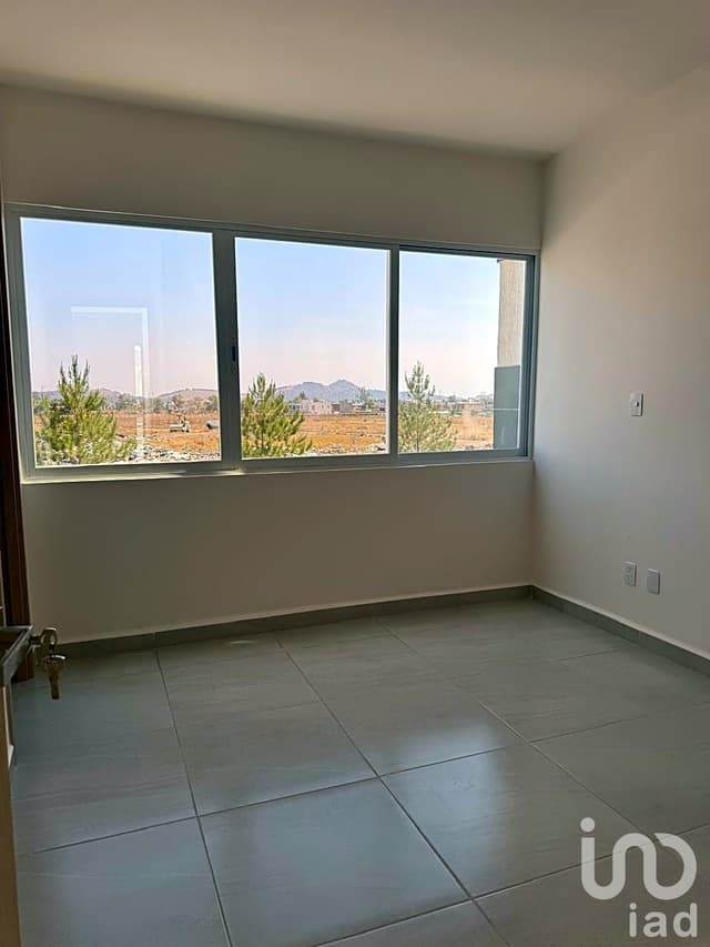 CASA EN VENTA, NUEVA , UBICADA MUY CERCA A LA ESTACION DEL TREN. EN ZINACANTEPEC.