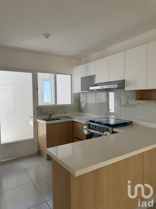 CASA EN VENTA, NUEVA , UBICADA MUY CERCA A LA ESTACION DEL TREN. EN ZINACANTEPEC.