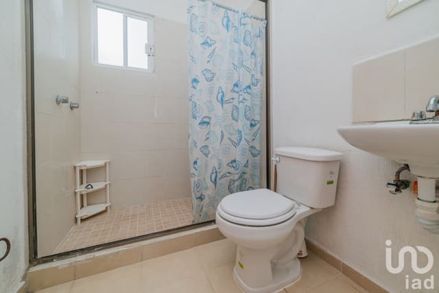 Casa en venta con 3 recámaras y alberca del residencial, Quinta el Amanecer norte de Cancún.