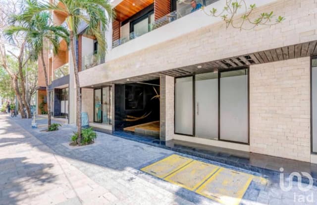 LOCAL COMERCIAL EN UBICACIÓN ESTRATÉGICA, A SOLO METROS DE LA 5TA AVENIDA EN PLAYA DEL CARMEN.