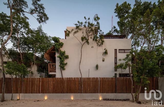 Departamento amueblado con terraza privada en Aktal Tulum, ideal para renta temporal.