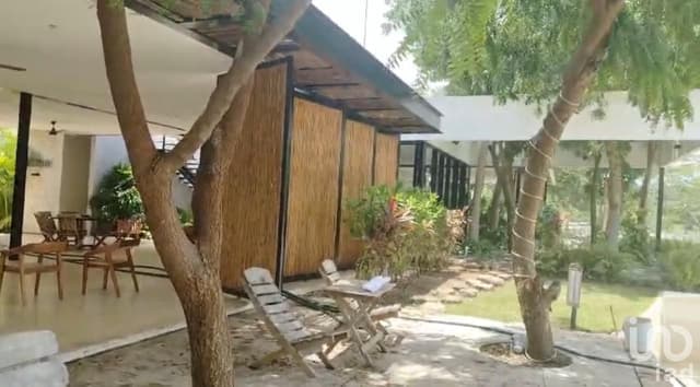 Terreno en Puerta de Agua, residencial con lago natural a 10 minutos de Puerto Progreso, Yucatán.