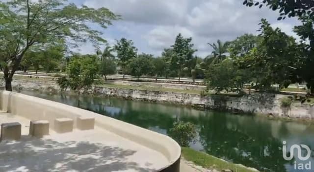Terreno residencial en Puerta de Agua con lago natural, zona Progreso–Mérida