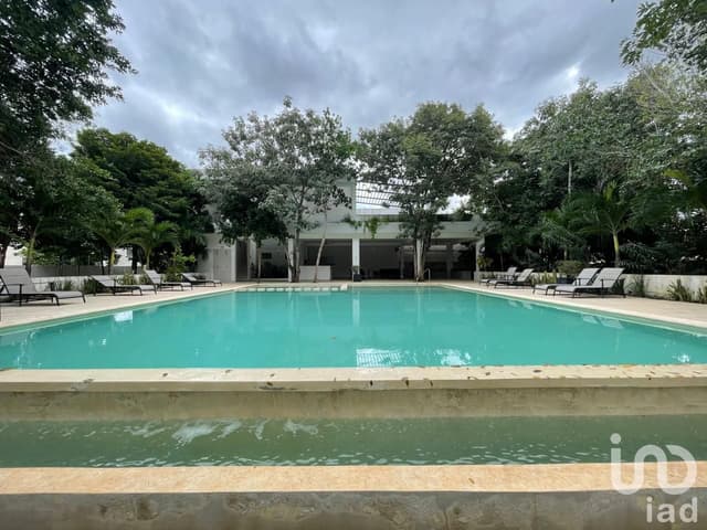 Casa en venta en Av. 135, ideal para vivir o invertir en Cancún.