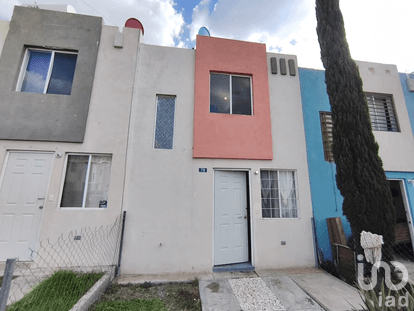 VENTA DE CASA HABITACIÓN EN SENDERO DE LOS FRAILES , VALLE DE SANTIAGO, QUERÉTARO