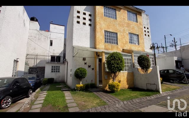 Townhouse en fraccionamiento de 8 casa en 2da seccion Miguel Hidalgo