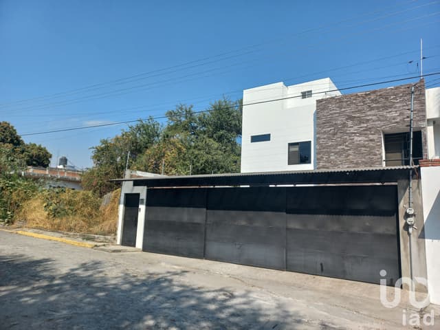 Venta de casa en Fracc. Río Apatlaco 2da sección. En el corazón comercial de Temixco, Morelos.