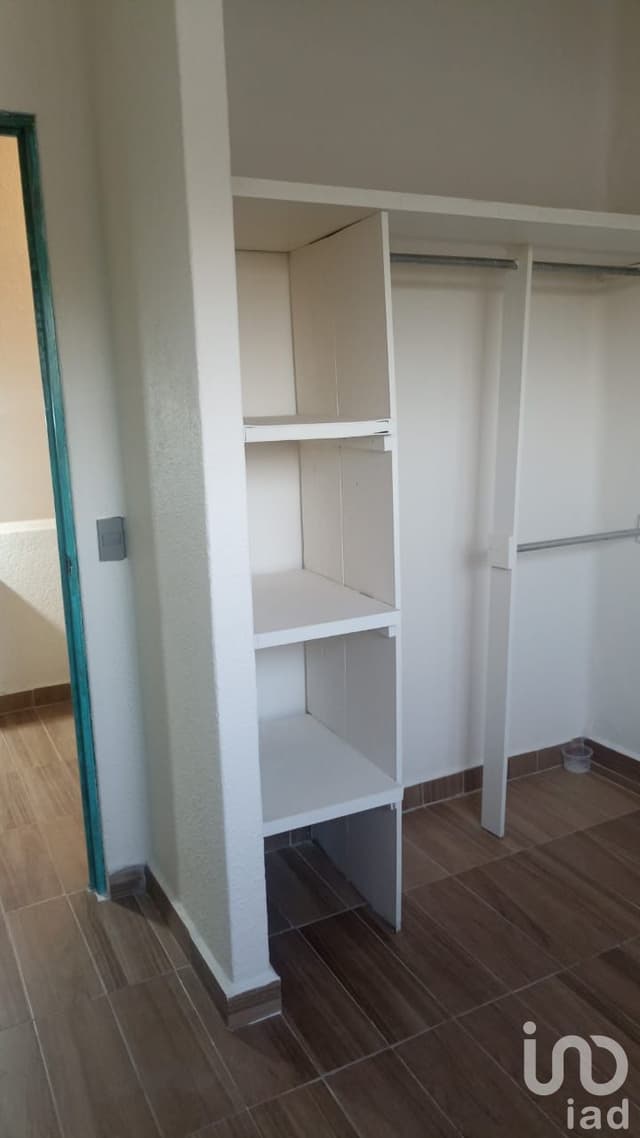 CASA SOLA EN VENTA, 2 Frentes sobre Avenida. Recursos Propios.