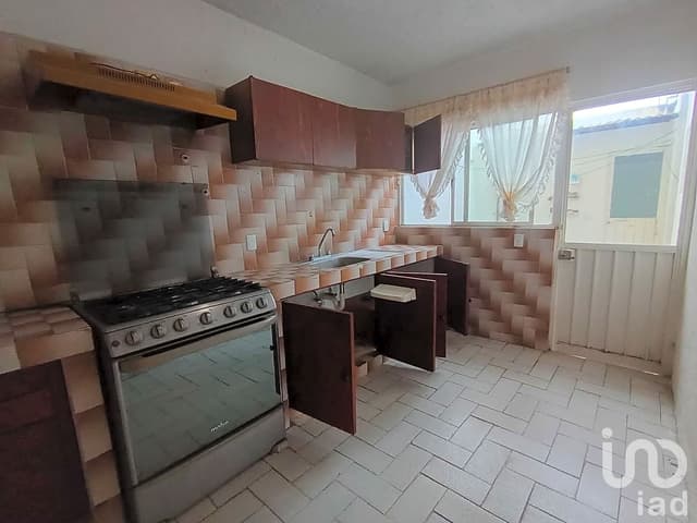 CASA CENTRICA Y ACOGEDORA EN DELICIAS