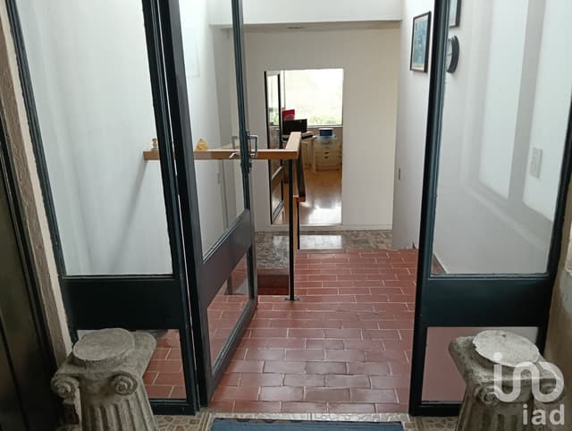 Terreno habitacional con construcción existente, Cuajimalpa (activo para inversión)