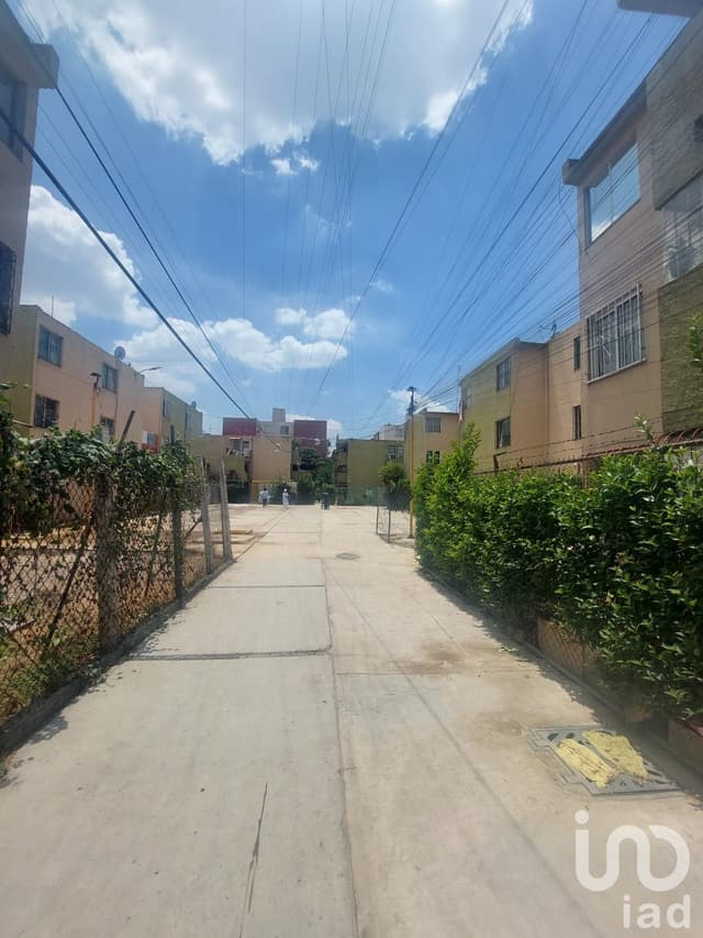 Departamento en venta a una calle de la estación Jamaica del metro