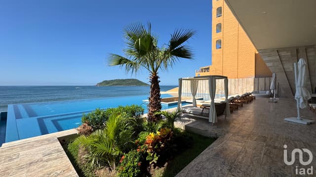 DEPARTAMENTOS EN VENTA A PIE DE PLAYA EN ZONA DORADA MZATLÁN