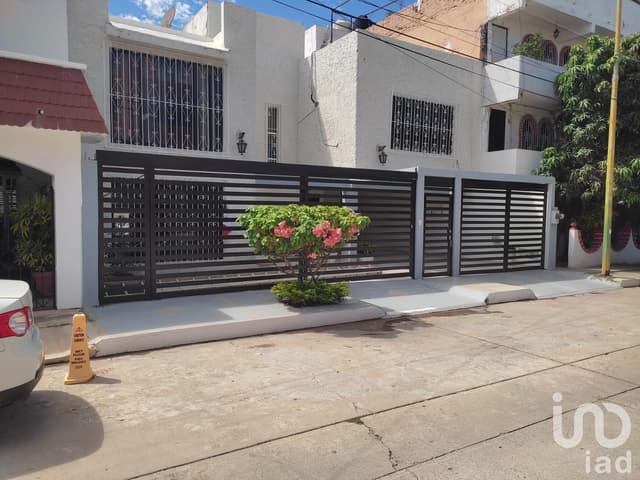 CASA EN VENTA EN EL DORADO - ZONA DORADA DE MAZATLÁN