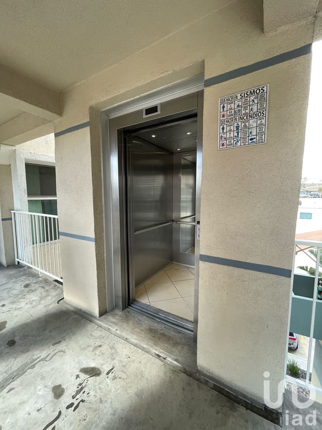 Departamento en Venta sobre vía rápida frente a plaza Península