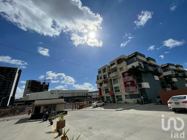 Departamento en Venta sobre vía rápida frente a plaza Península