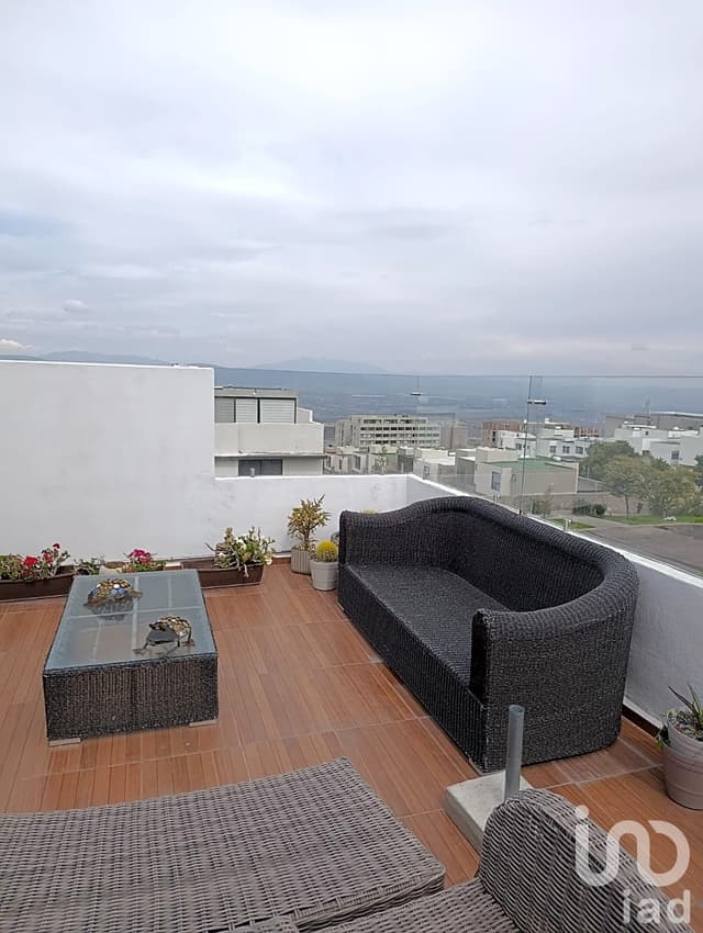 CASA EN VENTA EN ZIBATA CON TERRENO EXCEDENTE