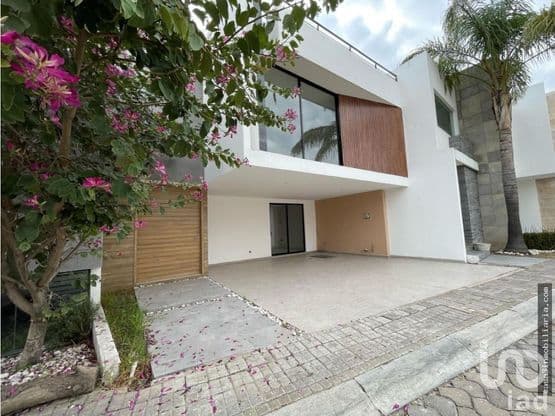 Casa En Venta Recamara En Planta Baja, Lomas De Angelopolis