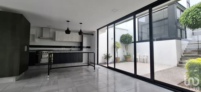 Casa En Venta En Lomas Del Marmol 1En Puebla, Con Estilo Moderno Industrial