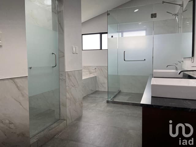 Casa en Venta en La Vista Country Club | Lujo, Jardín Gigante y Seguridad 24/7