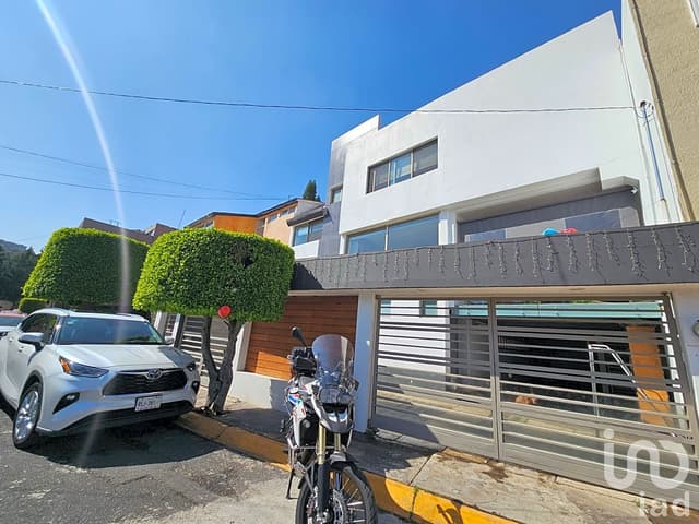 CASA EN VENTA EN FUENTES DE SATELITE (En Calle Cerrada) ACCESO RESTRINGIDO