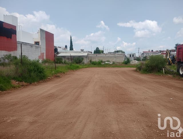Se vende terreno en Castillotla de 10m de frente y 38 de fondo.(todos servicios/uso de suelo mixto)