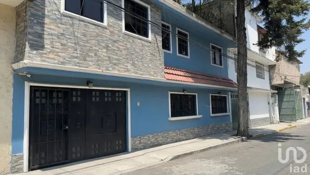 Venta de Casa con 3 departamentos separados. ¡Potencial de triple renta!