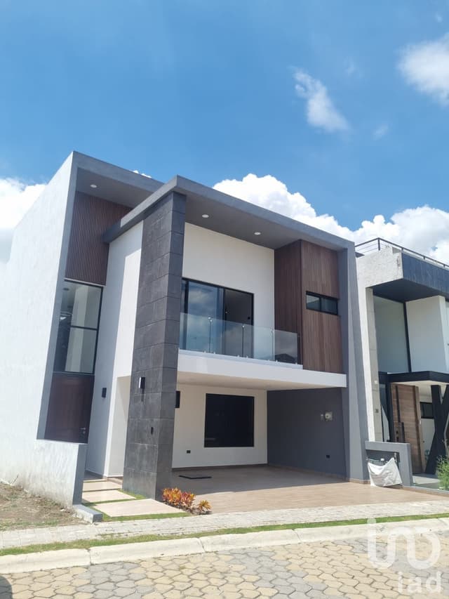 CASA EN VENTA LOMAS DE ANGELÓPOLIS PUEBLA