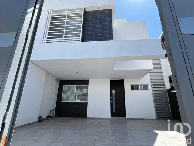 Casa en venta en Fuerte Ventura con porton automatico