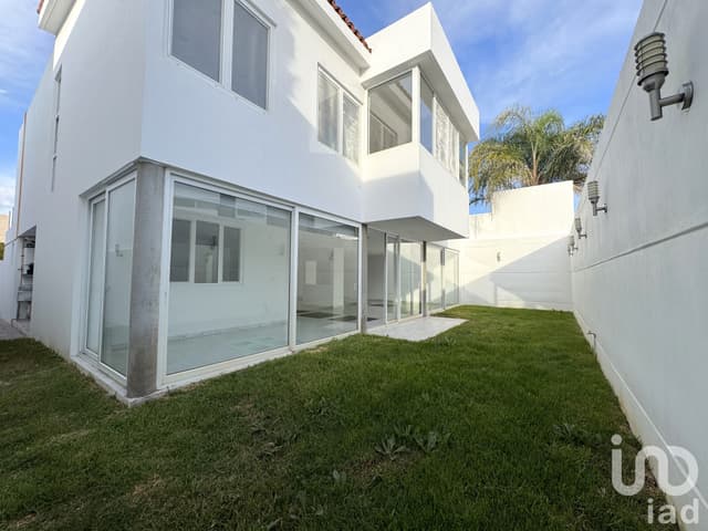 Renta Casa Misión de Concá, Querétaro. Paneles solares