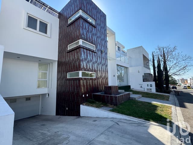 Casa en renta fraccionamiento Mision Conca Queretaro con Paneles solares