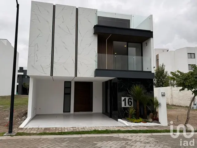 CASA NUEVA EN LOMAS DE ANGELOPOLIS