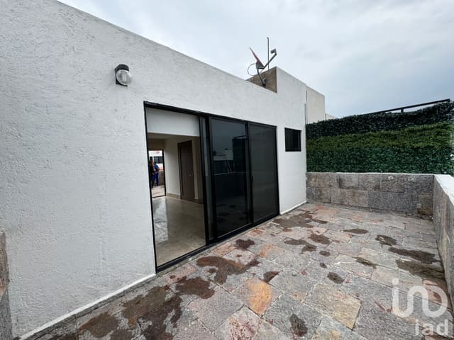 Casa en venta con habitación en planta baja en El Refugio