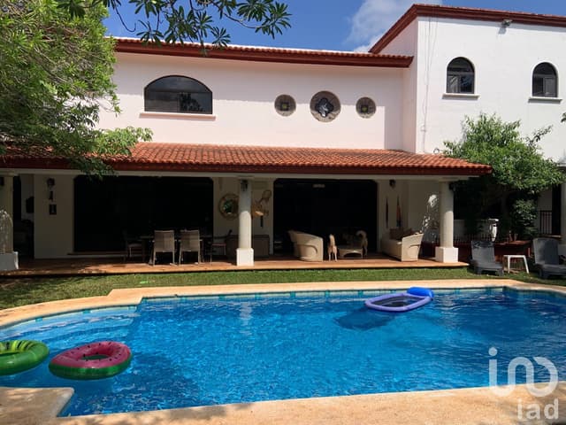 Casa Residencial de 5 Recámaras, 5 Baños y Alberca en Residencial Campestre, Cancún, Quintana Roo