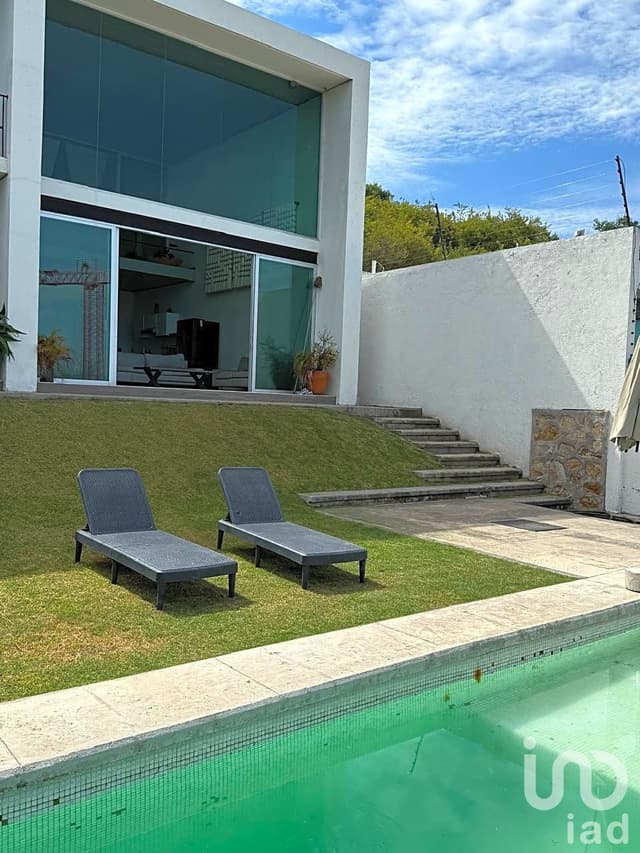CASA EN VENTA CON ALBERCA EN EL LAGO DE TEQUESQUITENGO EN MORELOS