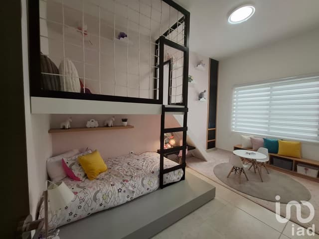 CASA MODELO LINISTE EN AVENIDA HUAYACAN EN CANCUN