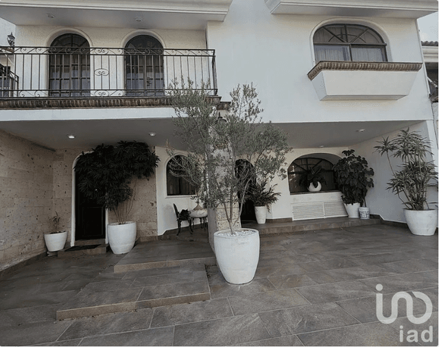 Se vende casa dentro de condominio en Parque de La Castellana, Virreyes, Zapopan, Jal.