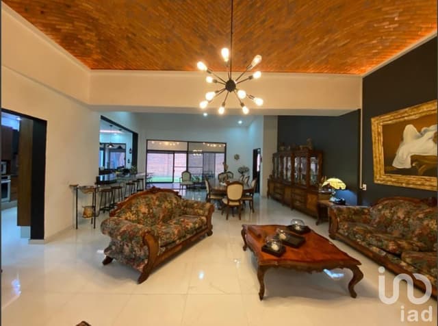 CASA EN VENTA, AMPLIA Y CON ACABADOS DE LUJO, DENTRO DE COTO, BUGAMBILIAS 2DA SECCION.