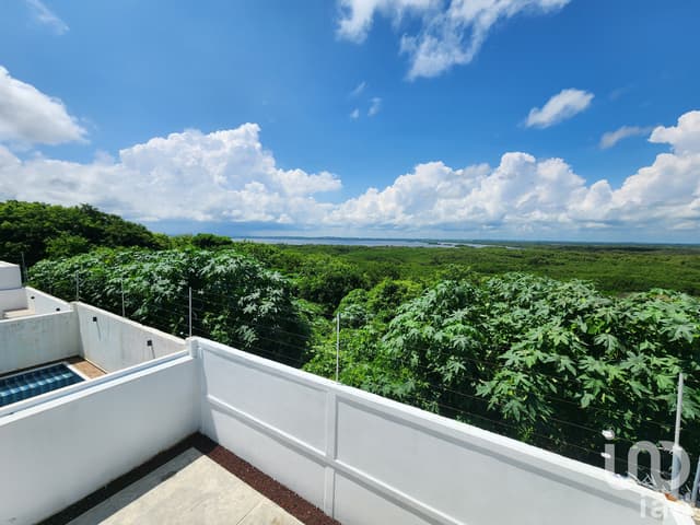 VENTA LOMAS DE LA RIOJA CON INCREIBLE VISTA A LA LAGUNA, ALBERCA Y GIMNASIO