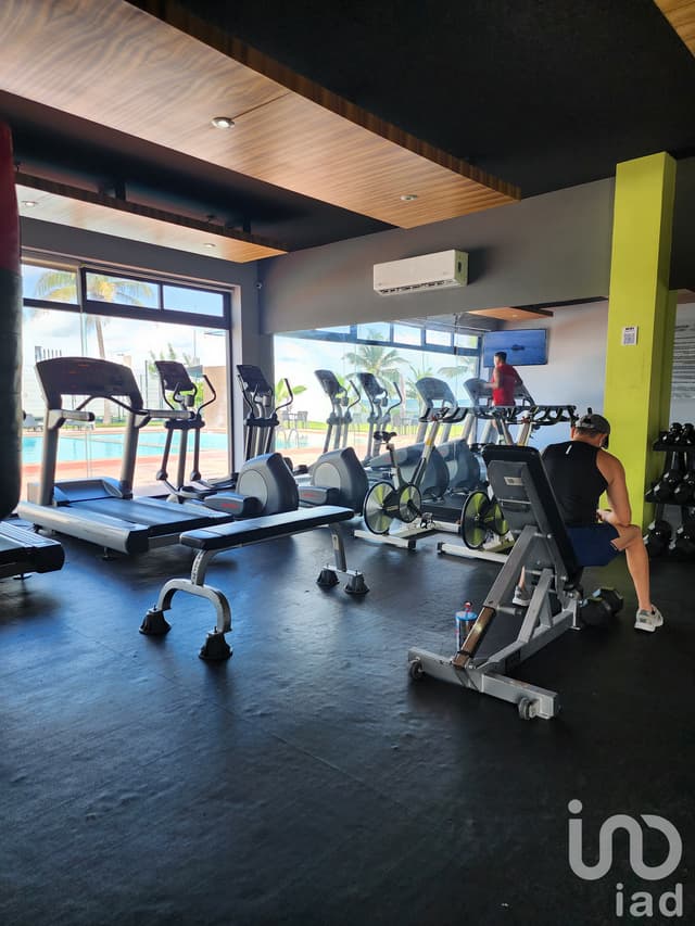 VENTA LOMAS DE LA RIOJA CON INCREIBLE VISTA A LA LAGUNA, ALBERCA Y GIMNASIO