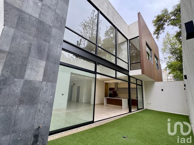 Exclusiva Residencia de Lujo con Espectaculares Vistas Verdes en Fuentes del Pedregal, CDMX