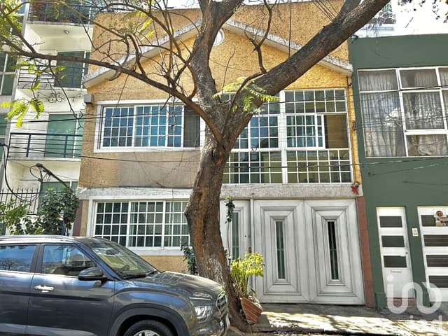 Casa en VENTA en la Col. Del Valle Norte
