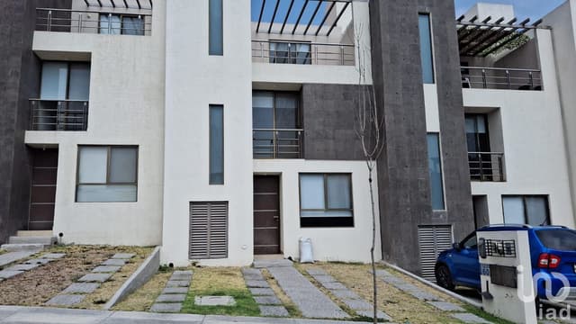RESIDENCIAL DEL PARQUE - MELISSANI. CASA EN PRIVADA