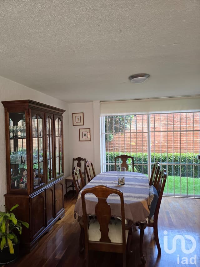 Casa con jardín independiente