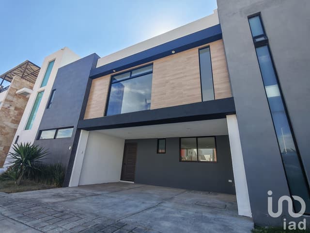 SE VENDE CASA EN FRACC REAL DE CORTES EN SAN PEDRO CHOLULA PUEBLA